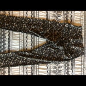 Lululemon 28” wonder under, gold sequin pattern